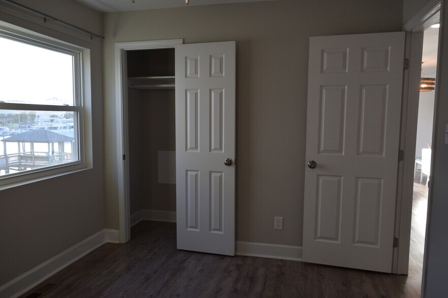 Building Photo - 519 Canal Dr