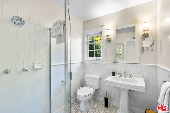 Building Photo - 9520 Gloaming Dr