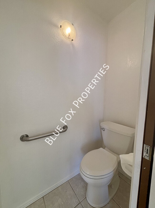 Building Photo - 7551 E La Cienega Dr