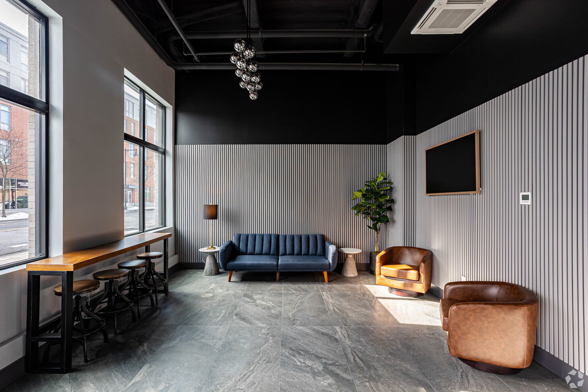 Building Photo - 412 Western Ave