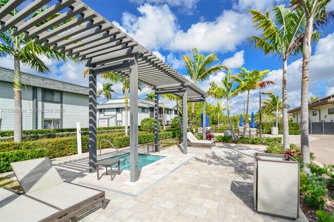 Building Photo - 640 NE 207th St