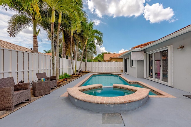 Building Photo - 16931 SW 5th Ct