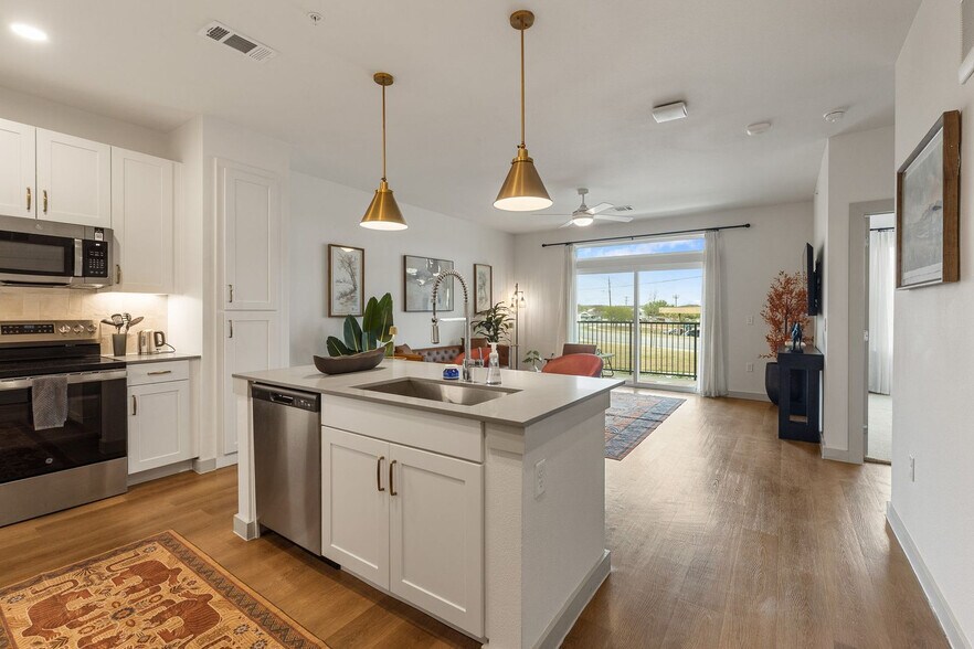 Building Photo - 1301 Leah Ave