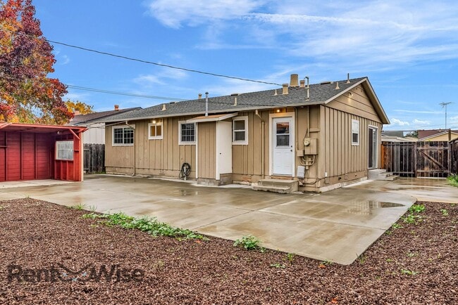 Building Photo - 2406 Kehoe Ave