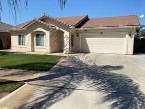 Building Photo - Lovely 3 Bed/2 Bath w/Yard Care Included L...