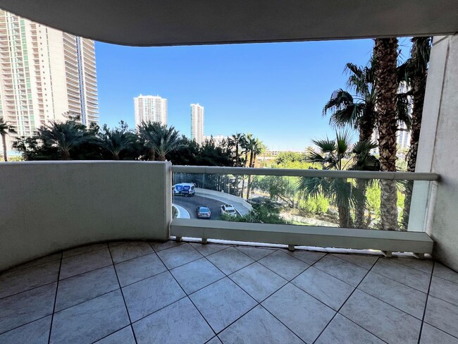 Building Photo - Turnberry Towers - 2 Bedroom 2 bath over 2...