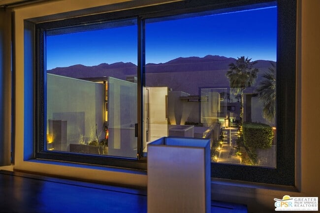 Building Photo - 1536 E Baristo Rd