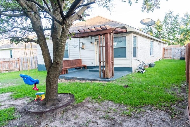 Building Photo - 3660 Pine Needle Cir