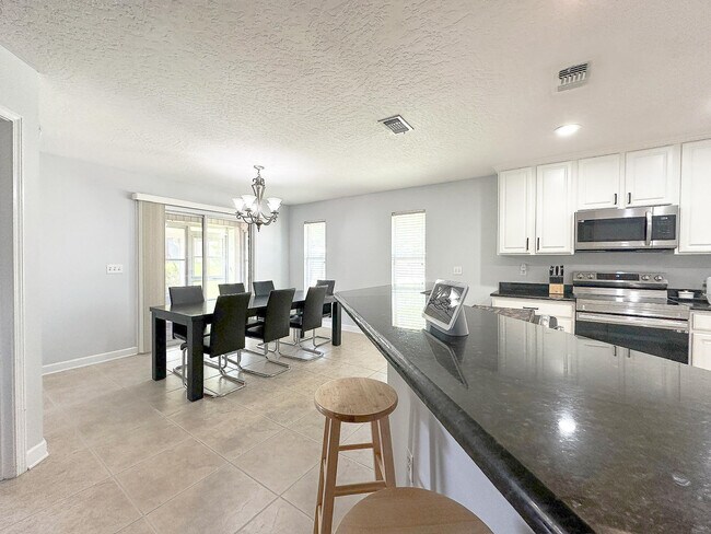 Building Photo - 462 Sandmore Shores Dr