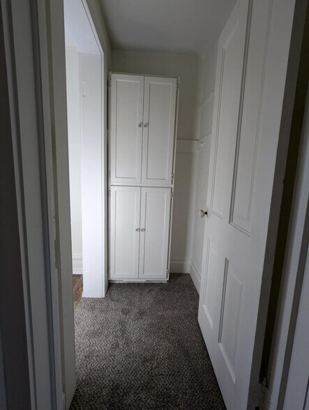 Building Photo - 709 E 2nd St