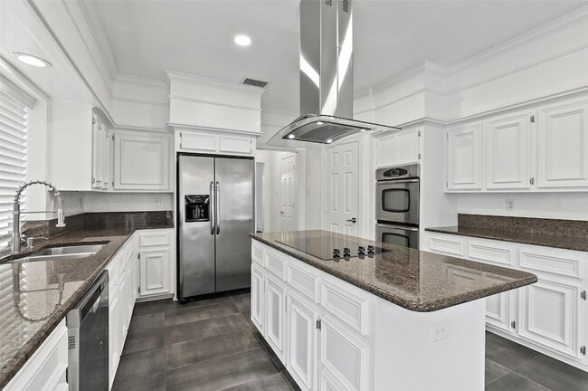 Building Photo - 545 Oak Hill Dr