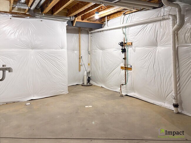 Building Photo - 10228 Vaughn St