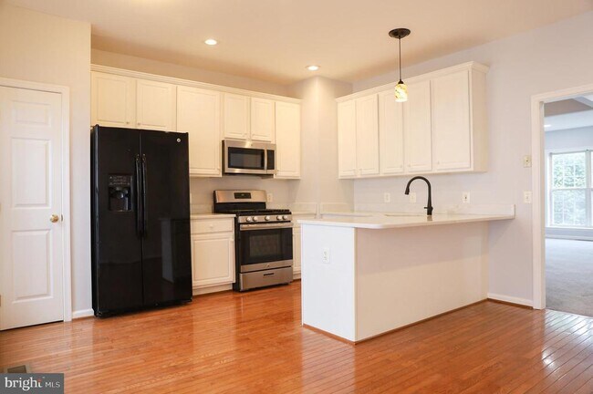Building Photo - 6324 Locust Tree Ln