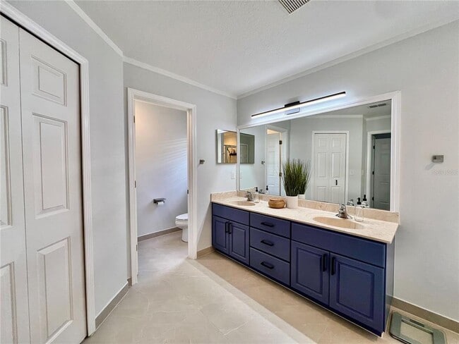 Building Photo - 16112 Loneoak View Dr