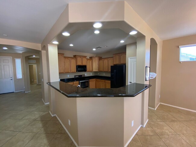 Building Photo - Luxe Living in Laveen!