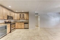 Building Photo - 530 NE 15th Ct