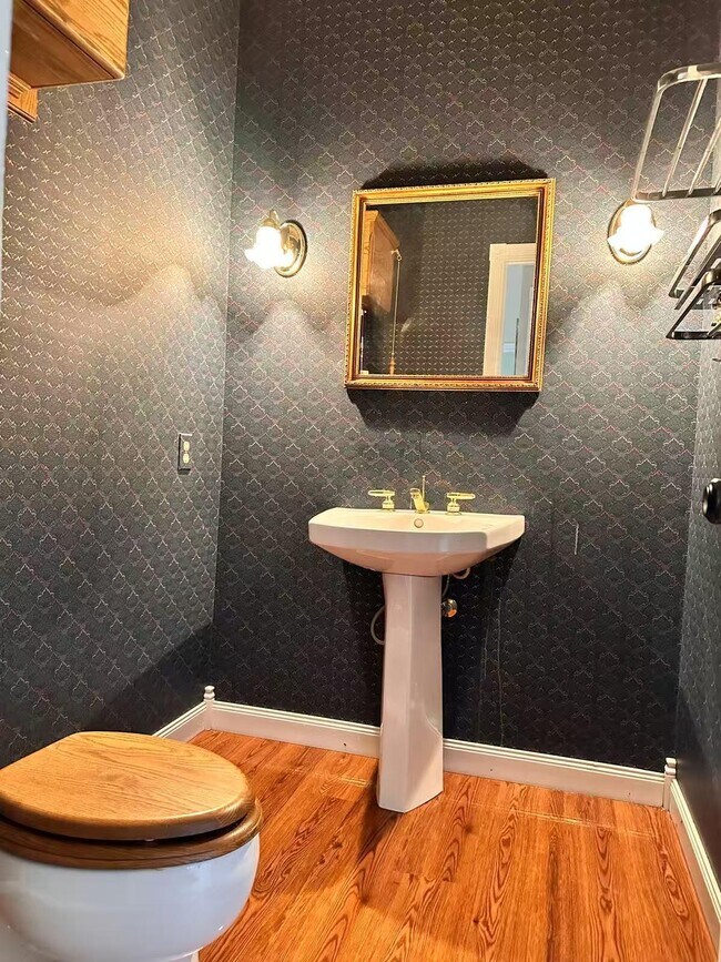 Building Photo - 1110 Brookedale Ct