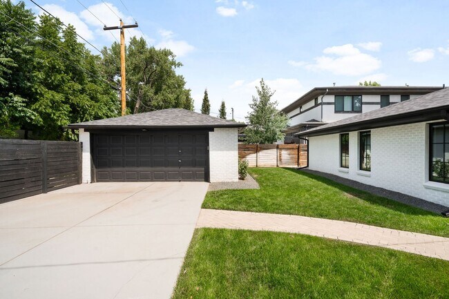 Building Photo - LUX 3BD, 2BA Belcaro Home with 2-Car Garage