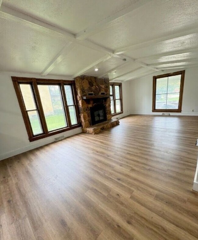 Building Photo - Updated 2 Bed, 2 Bath House for Rent with 2 Stall Garage!!!