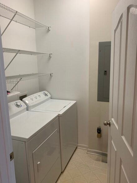 Building Photo - 1256 Duncan Gardens Dr