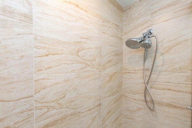 Building Photo - 2 Bedroom Condo in the Villa La Jolla Community