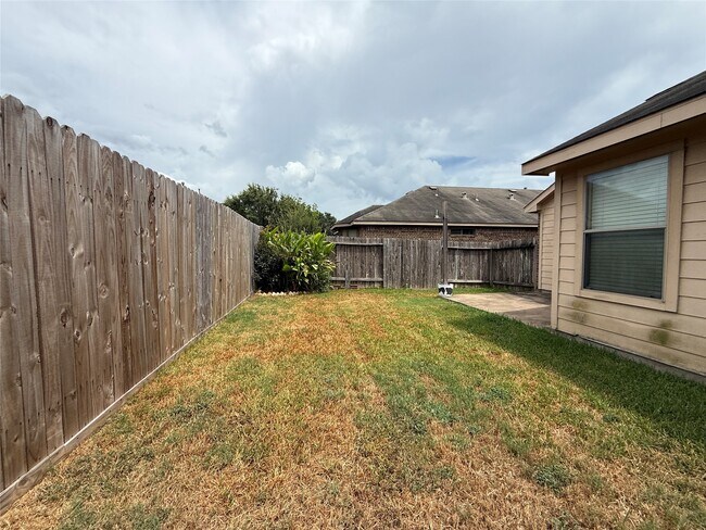 Building Photo - 24210 Silversmith Ln