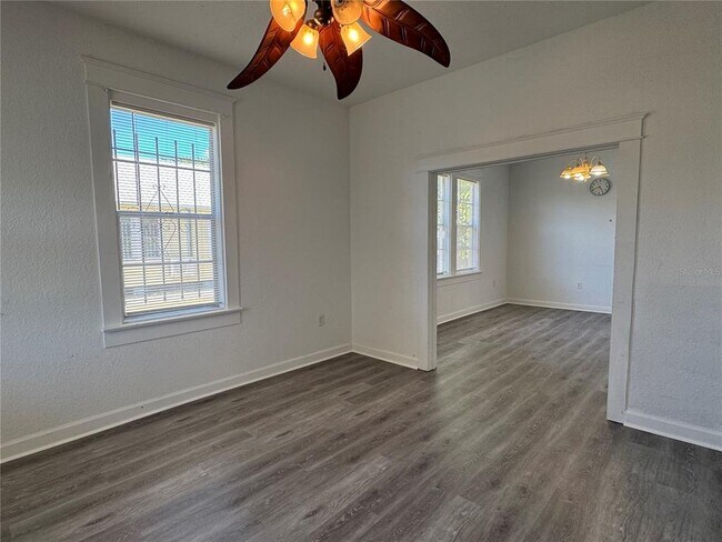 Building Photo - 1022 E 14th Ave