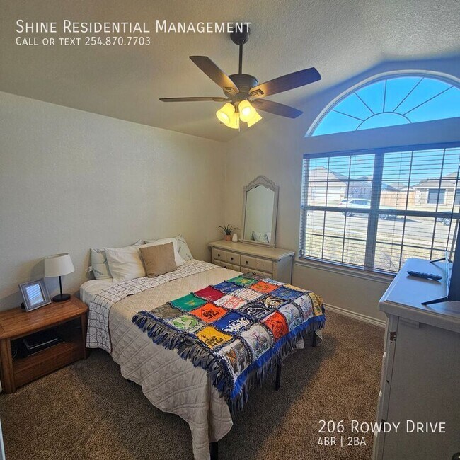 Building Photo - 206 Rowdy Dr