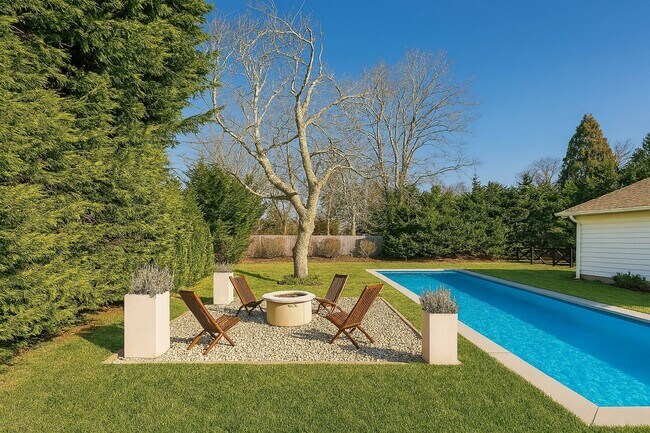 Building Photo - 91 Pantigo Rd