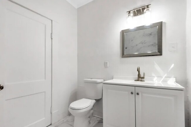 Building Photo - 2105 Walnut St