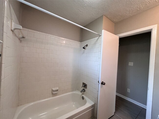 Building Photo - 203 Woodvale St