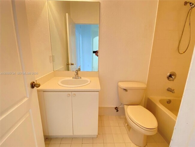 Building Photo - 1658 SE 28th Ct