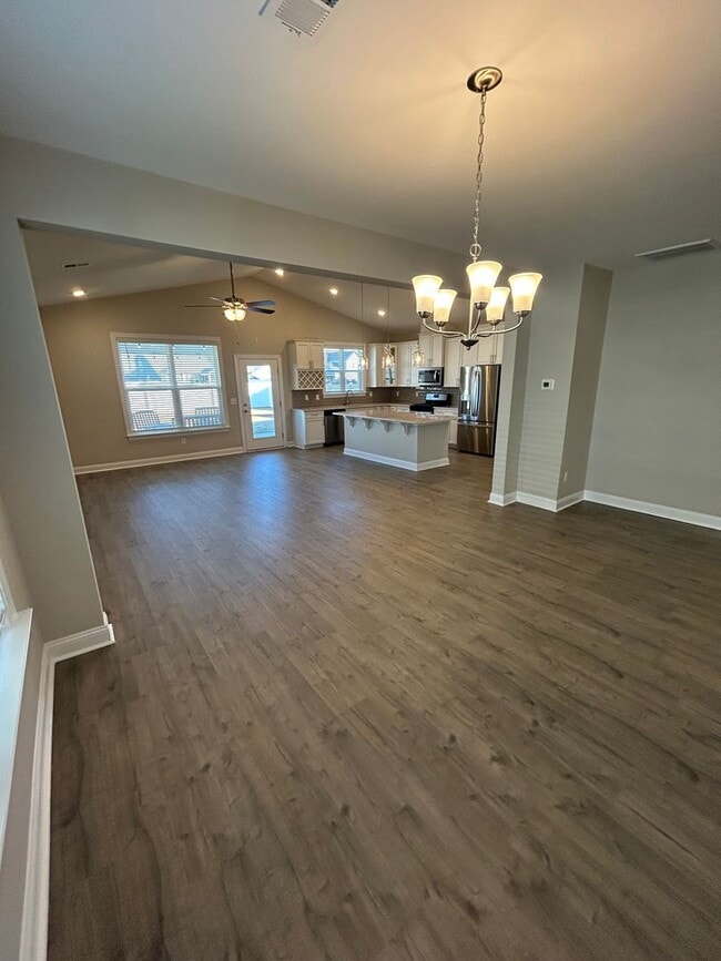 Building Photo - 585 Oyster Dr