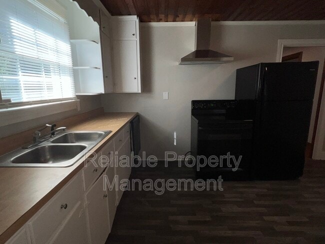 Building Photo - 103 Clay St