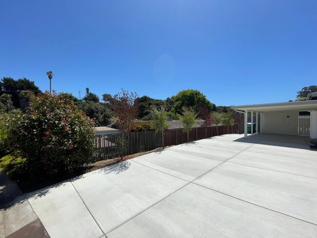 Building Photo - 830 Avalon Pl