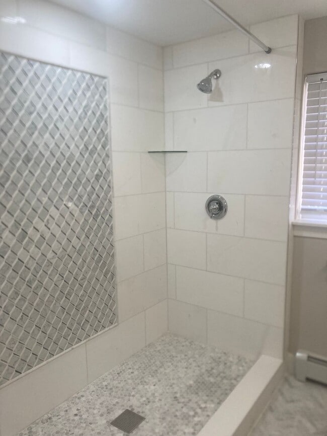 Building Photo - Spacious 3 Bed / 2.5 Bath Home - Large Yard - T/E Schools