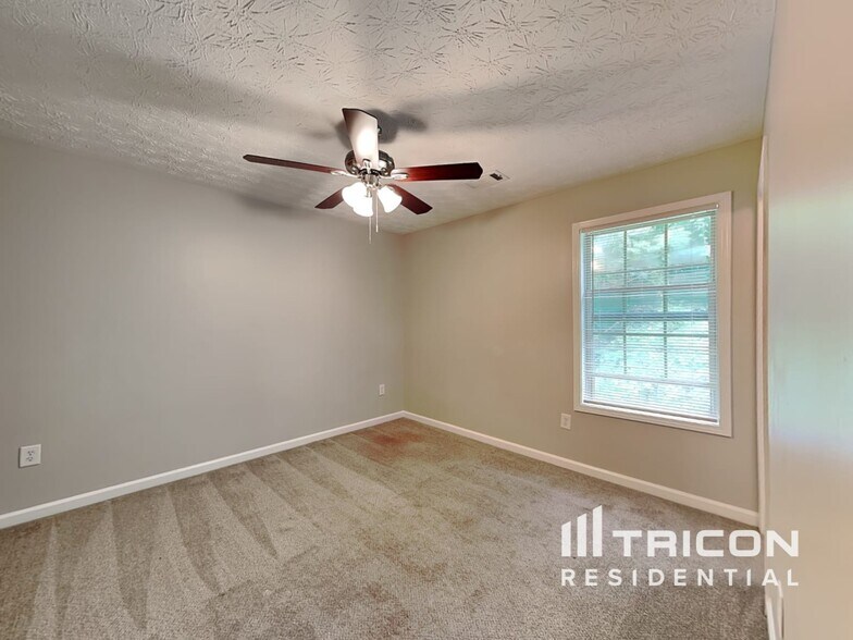 Building Photo - 1038 Wedgewood Ct NE