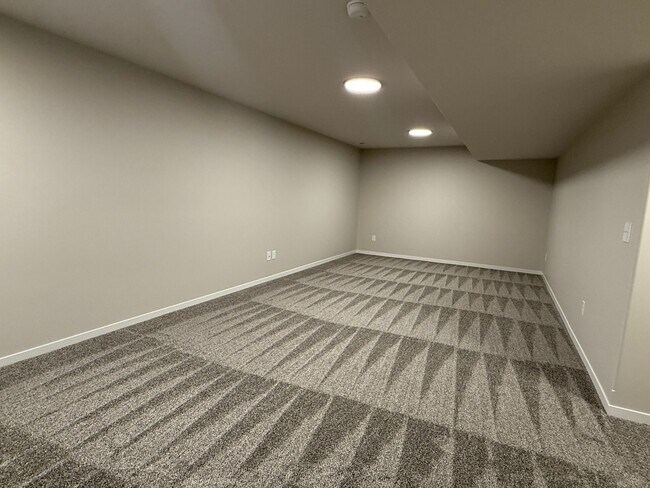 Building Photo - 7004 Claystone Dr