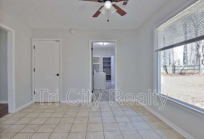 Building Photo - 210 Bella Rosa