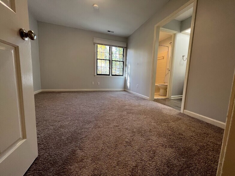 Building Photo - 4905 Coral Ridge Ct