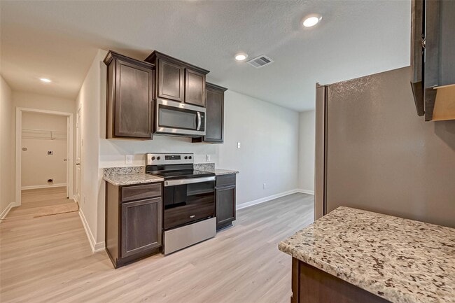 Building Photo - 20834 Solstice Point Dr