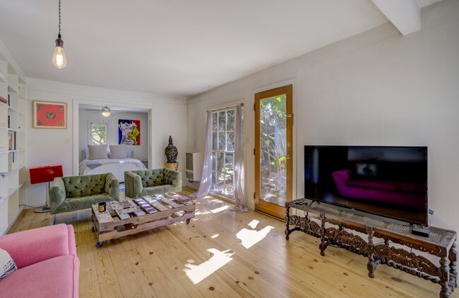 Living room - 3626 Veteran Ave