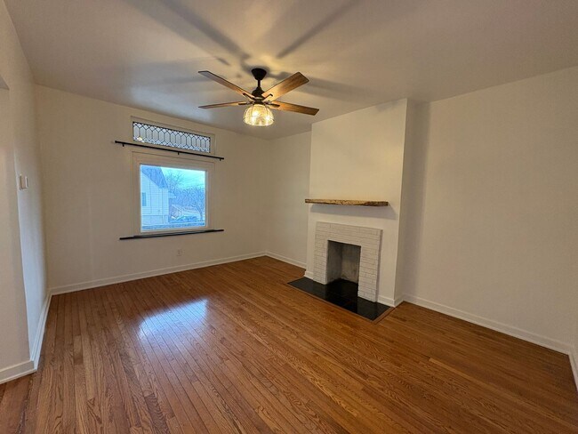 Building Photo - 3 Unit Apartment Building in the Heart of the Bellevue area of Pittsburgh