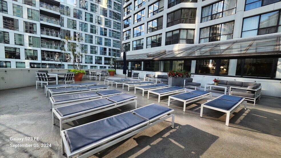 Building Photo - 405 N Wabash Ave