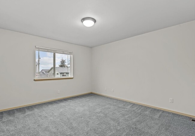 Building Photo - 130 NE Melrose Dr