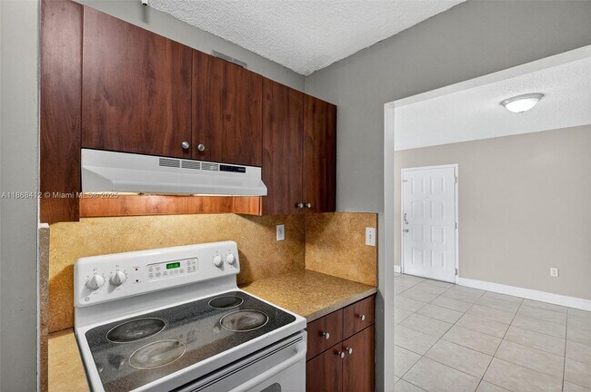 Building Photo - 7421 SW 152nd Ave