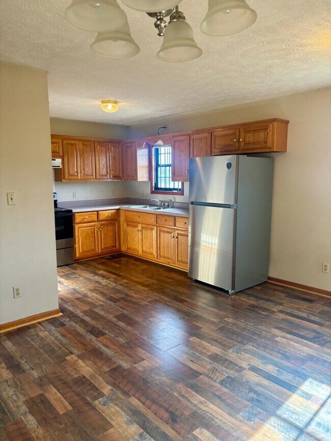 Building Photo - Deposit Special !