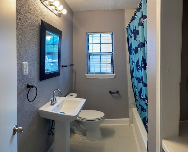 Building Photo - 7547 Laura Koppe Rd