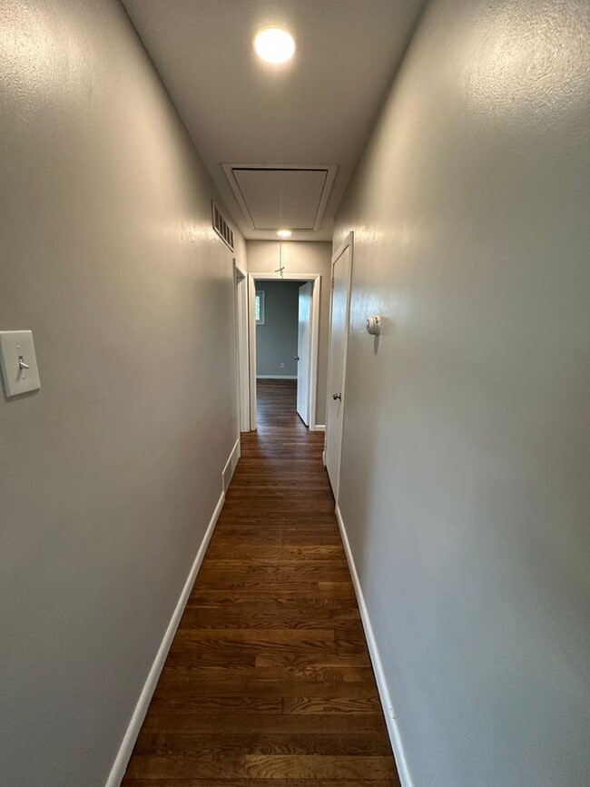 Building Photo - 3 Bedroom - 1 Bathroom - Single story living with unfinished basement for storage!
