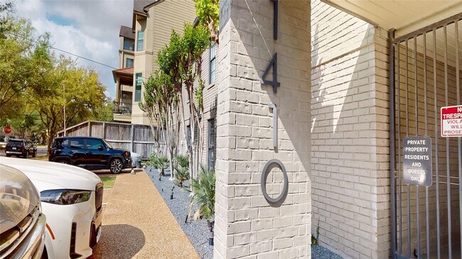 Building Photo - 1410 Hyde Park Blvd